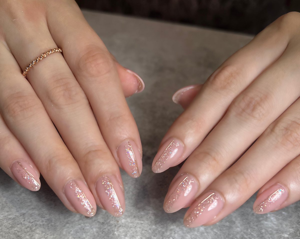 ayacham112's tweet photo. にゅーネイル💅🏻
やっぱキラキラはテンション上がる♥️
ただ、友達のところ行くのに
場所が遠いから近場に変えるか
めちゃくちゃ悩んでる…🤔💭

#次回は赤と決めている(　˙-˙　) https://t.co/gyLMI1IvOy