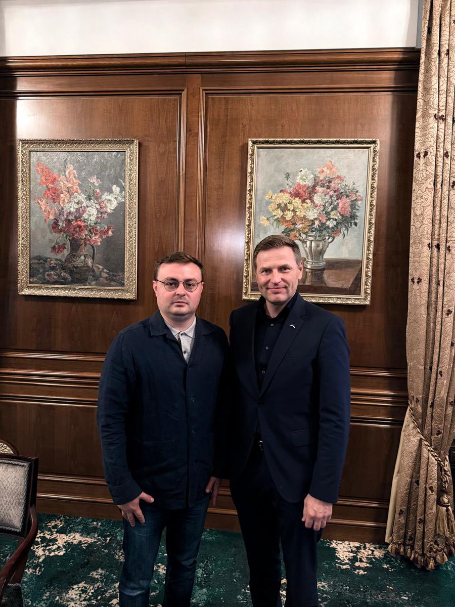 🇺🇦🇪🇪 Радий вітати в Україні Міністра оборони Естонії <a href="/HPevkur/">Hanno Pevkur</a> 

Обговорили підтримку нашої держави, розвиток ВПК та спільну програму з протезування ветеранів.

Вітаємо рішення Естонії щодо направлення військ у «Коаліції охочих»!

facebook.com/share/p/16oeTm…