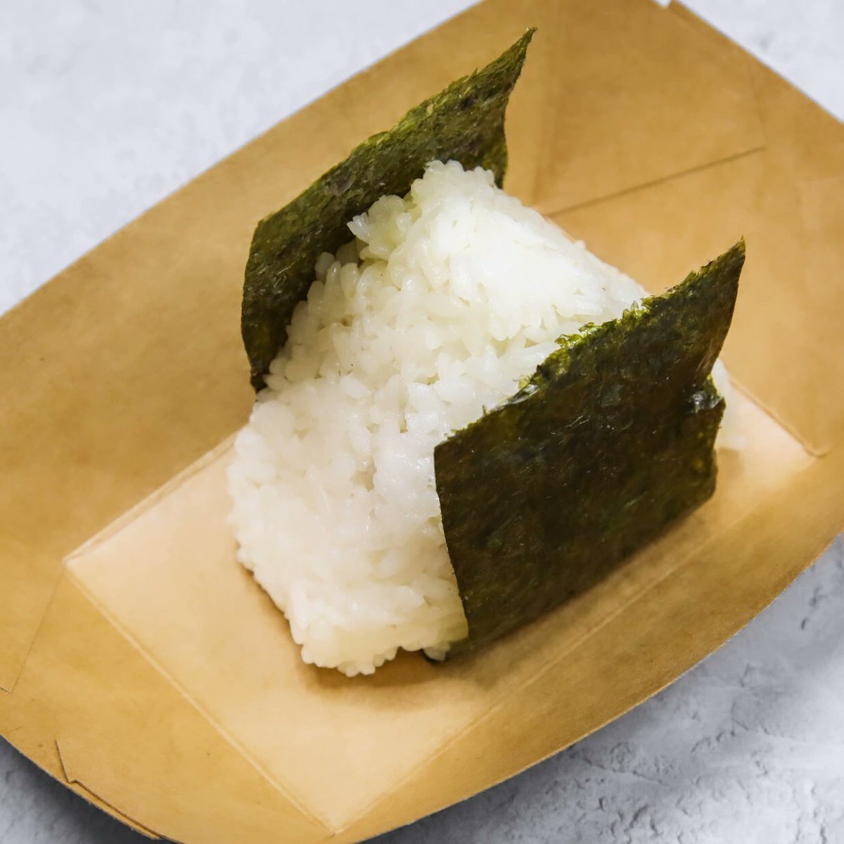 KamomeUK's tweet photo. Today free Omusubi (onigiri) Ume for the order over £15 @Deliveroo, @ubereats_uk @JustEatUK. #balham @Postmarketbal #omusubi #onigiri https://t.co/zGIlil6TbF https://t.co/25FSdfSeBd