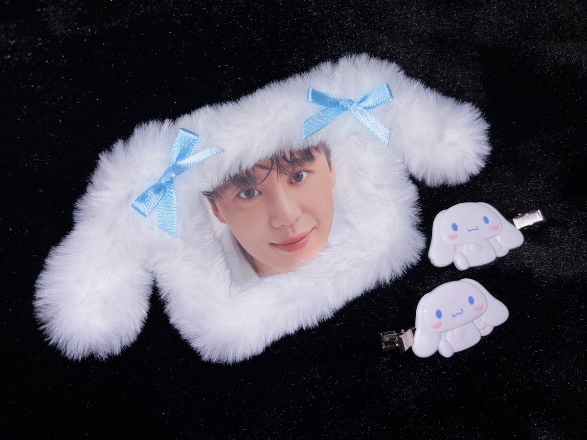 [RT이벵]
가로는 많이 안팔길래 직접 만든 자급자족 가로포카홀더◠‿◠ 세분 뽑아서 선선콘때 드려용🩵