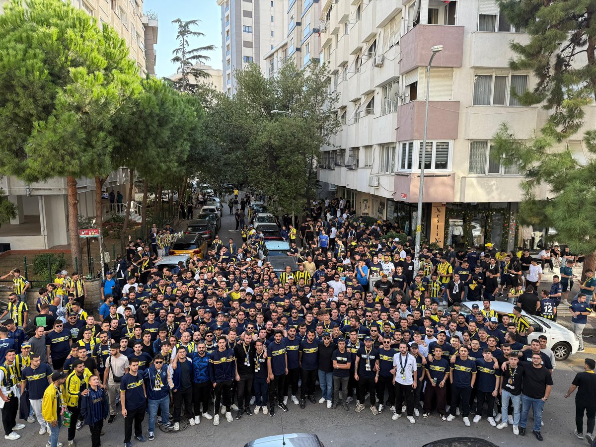 Trabzonspor maçı öncesi Türkiye’nin dört bir yanından gelen temsilciliklerimiz ve İstanbul temsilciliklerimizle bir araya geldik! 

📍SOKAK

 #UNIGFB
