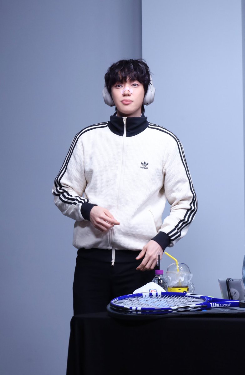 아디다스가 찰떡인 남자
#니엘 #틴탑