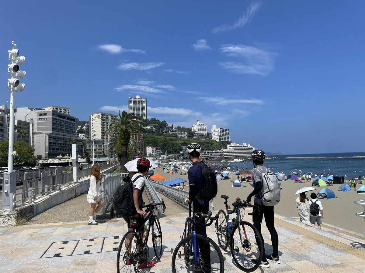 nucc319's tweet photo. どうも!奈良大サイクリング部です!
さて、今年度も夏合宿を行いました！
今回は伊豆半島へ!
1日約70kmペースでのんびり2泊3日のゆるポタでした!(´▽｀)
詳細は青垣祭でも記事にする予定ですのでお楽しみに!!
 #奈良大学サイクリング倶楽部
 #夏合宿  #ロードバイ��� https://t.co/ylg4sALJ1Y