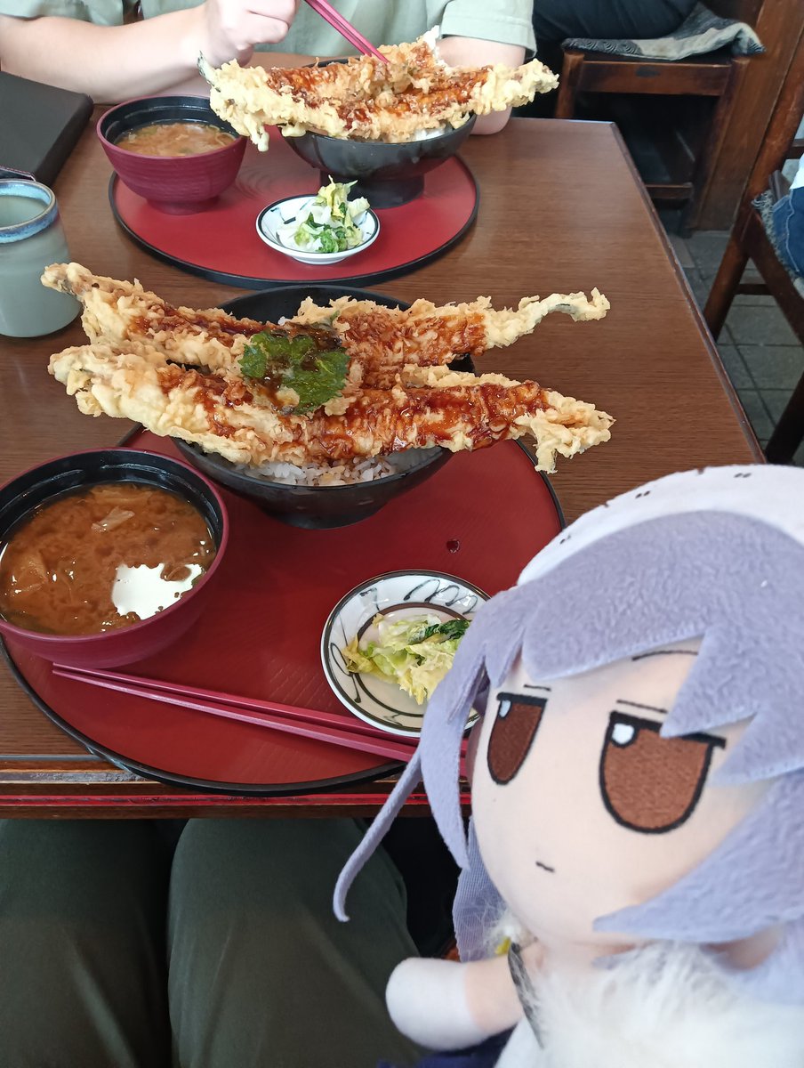 くそでか穴子天丼だよリア先輩