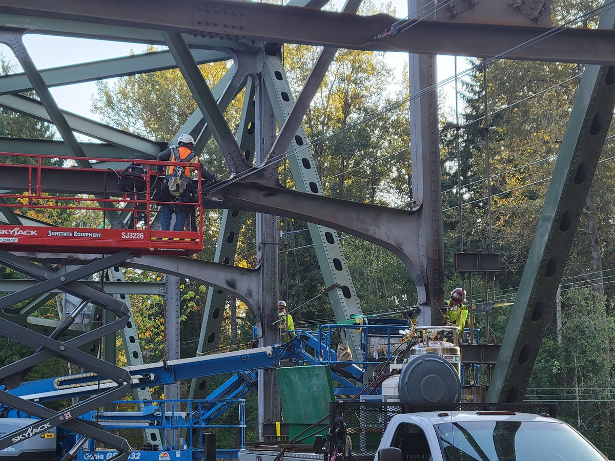 wsdot_traffic's tweet image. UPDATE #12: We’re one-third through repairs on the SR 410 White River Bridge, where crews continue heating &amp;amp; straightening bent steel &amp;amp; swapping out the cross-braces that hold the bridge steady.