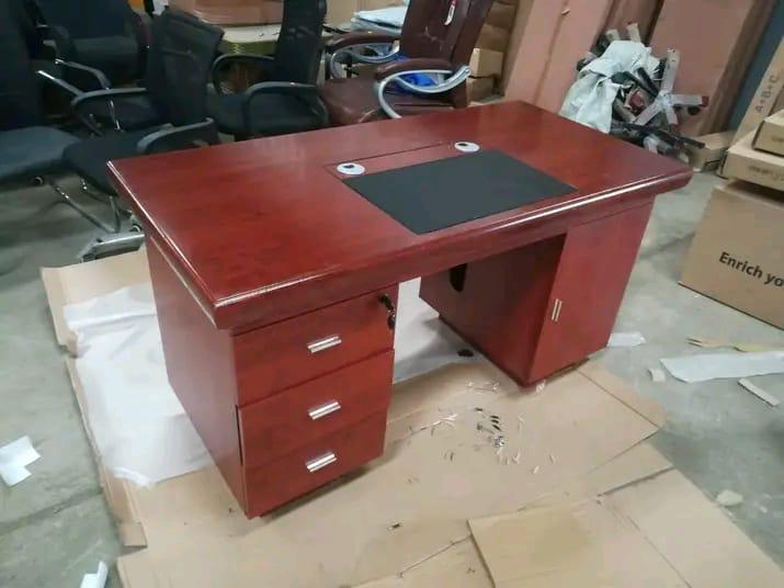 brianohanga's tweet photo. 1.4m long imported mahogany desk @ksh22999,Exclusive Delivery fee.
Payment on Delivery within Nairobi.
CallWhatsApp @0711704693.
VFURNITURES.
#RespectOurFlag Absolute Gyokeres Mamdani Heshimu Bendera Yetu Newcastle #NEWARS #MiraclesInBordeaux Gabriel Linda Mama Amorim PGMOL https://t.co/C5Ges3cL1A