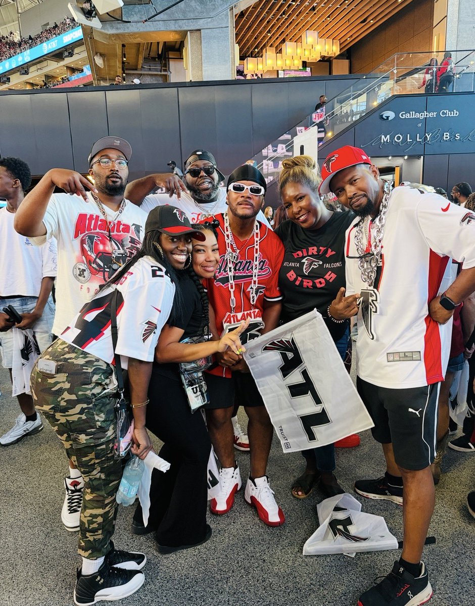MARIOGA12000's tweet image. GAME D🅰️Y ACTION WITH THE G🅰️NG #week4 #mercedesbenzstadium #dirtybirds 🔥