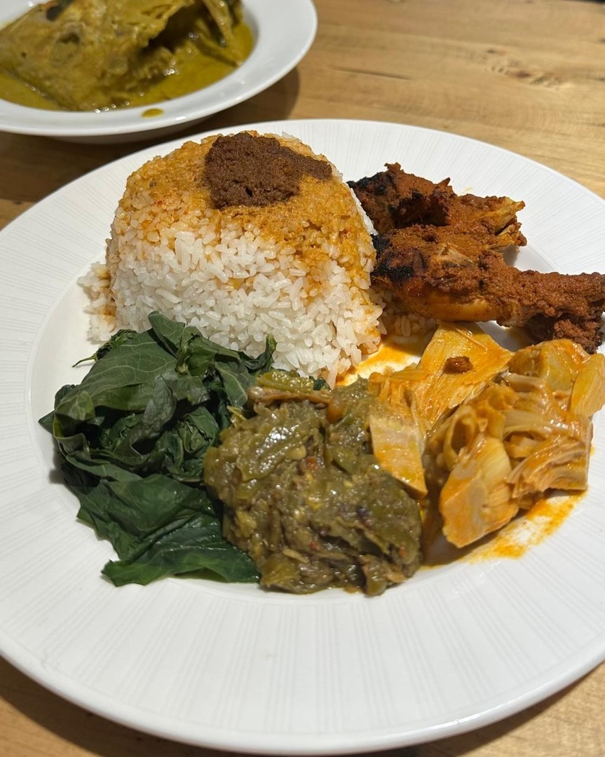 draftanakunpad4's tweet photo. pad! DEMI APAPUUUN INI NASI PADANG &amp; RENDANG YANG PUALING ENAK DI NANGOR!!!....Nama tempatnya RESTU MANDE Guyss!!! lokasinya di jalan Kolonel Acmad Syam depan Pertashop....dan JUJUR SIH Ini tuh tempatnya MUANTEP BGT!!! BUAT DISKUSI &amp; NUGAS SAMBIL MAKAN.... https://t.co/6tQ1FjEFr1