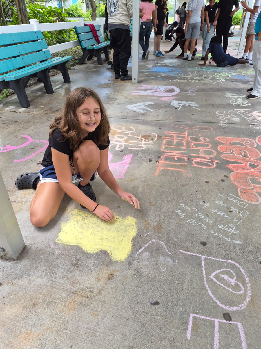 LCMS_MS's tweet image. Peace Week @LCMS = smiles, laughter &amp;amp; soooo much fun! Our 🦁s spread kindness, celebrated peace, and showed what teamwork is all about.✌🏼☮️@lcms_principal @AP_NEWELL @TraciAveni 
@DoryVegaRodrig1 @bcpsnorthregion @CSCBroward @ChoozPeace @UnitedWayBC
#PeaceWeek #LionPride