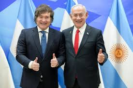 virtudesds's tweet photo. @LuisCaputoAR Inconcebible es sacarse una foto con el #GenocidaNetanyahu https://t.co/2EPsOHxBol