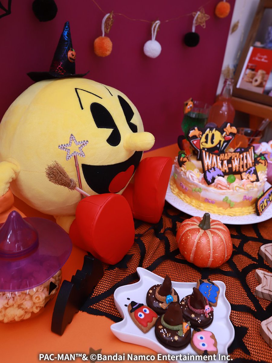 BNEI_PACMAN_JP's tweet image. 👻TRICK or TREAT🍭

たくさんのお菓子をゲットしたぞ！

みんなはどちらから食べる？

🎂ケーキ　→リポスト♻️
🍪クッキー　→いいね❤

#ハロウィン #パックマン #pacman