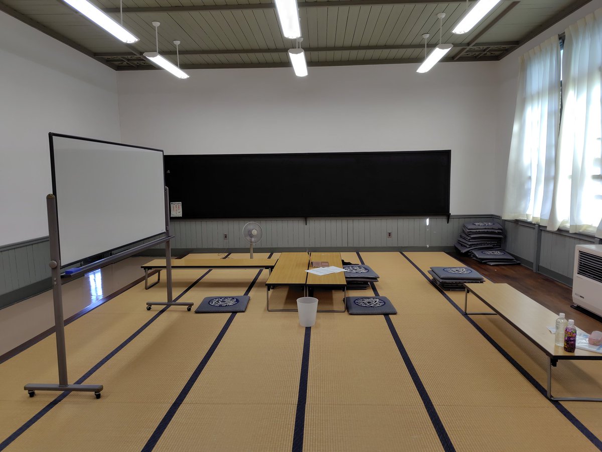 📢お知らせ📢
まつもと演劇祭参加作品
「ムーンライト」（作：中川浩六）

本番は「下馬出しホール」という所で畳の舞台です🎉

度々、あがたの森文化会館さんの和室で稽古させていただき、実に順調な仕上がりです😆

演劇祭パスポート、前売り🎫は当劇団でも取扱中🎁
ご所望の方お待ちしてます💌
