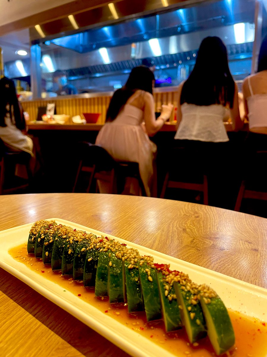 TaraTeacher1's tweet image. Delicious vegan food this weekend. It is so easy being vegan in Singapore 🇸🇬 #vegan #veganfood #veganism #veganteacher