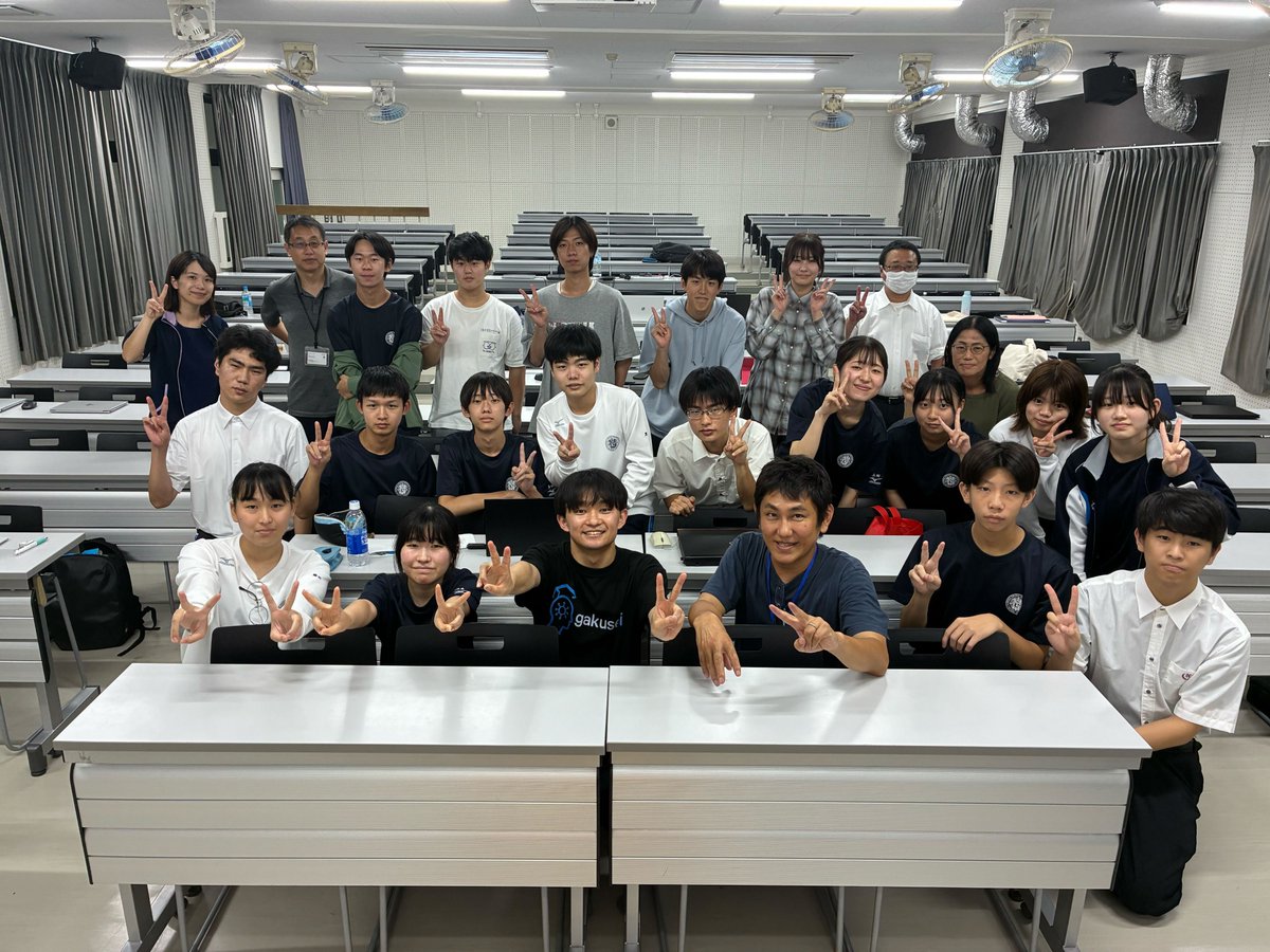 tsubasatwi's tweet image. 今週末まで、新居浜市に滞在しています。
新居浜高専生への講義まっさい中で、
今回は、東京高専ご出身で、多方面で活躍されている @sora19ai をゲストでした。
彼は、YouTubeチャンネル「令和の虎」で完全ALLを達成し、学生AIコミュニティ「gakuse.ai」の創設者でもあります。…