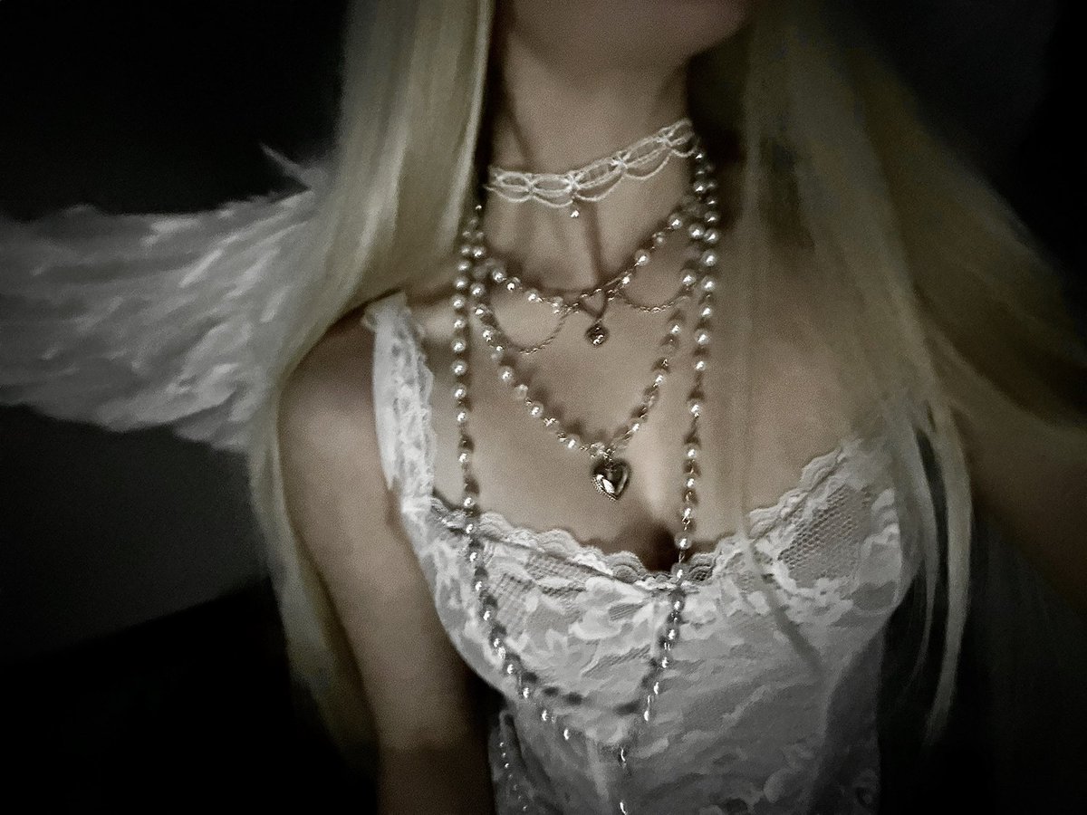 VXMPLESKA's tweet image. angel halloween outfit came today im obsessed omg !! ! !
