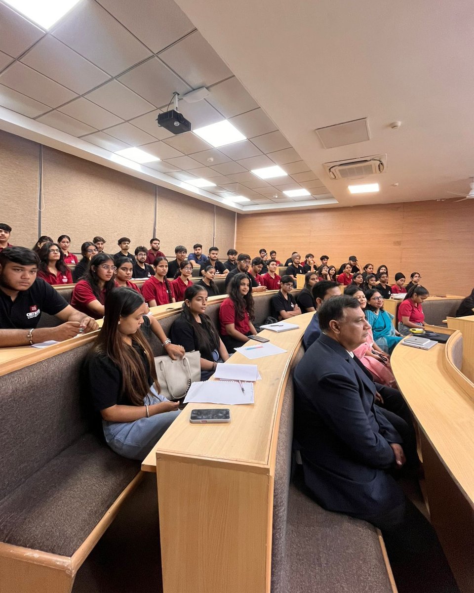 RaymachTech's tweet image. Honored to engage with the bright minds at Chitkara Business School.

Our CEO, Mudit Verma, shared how AI, data &amp;amp; real-time analytics are redefining airline operations.

The next gen of aviation leaders is ready for takeoff! ✈️
#RayMach #FutureOfAviation