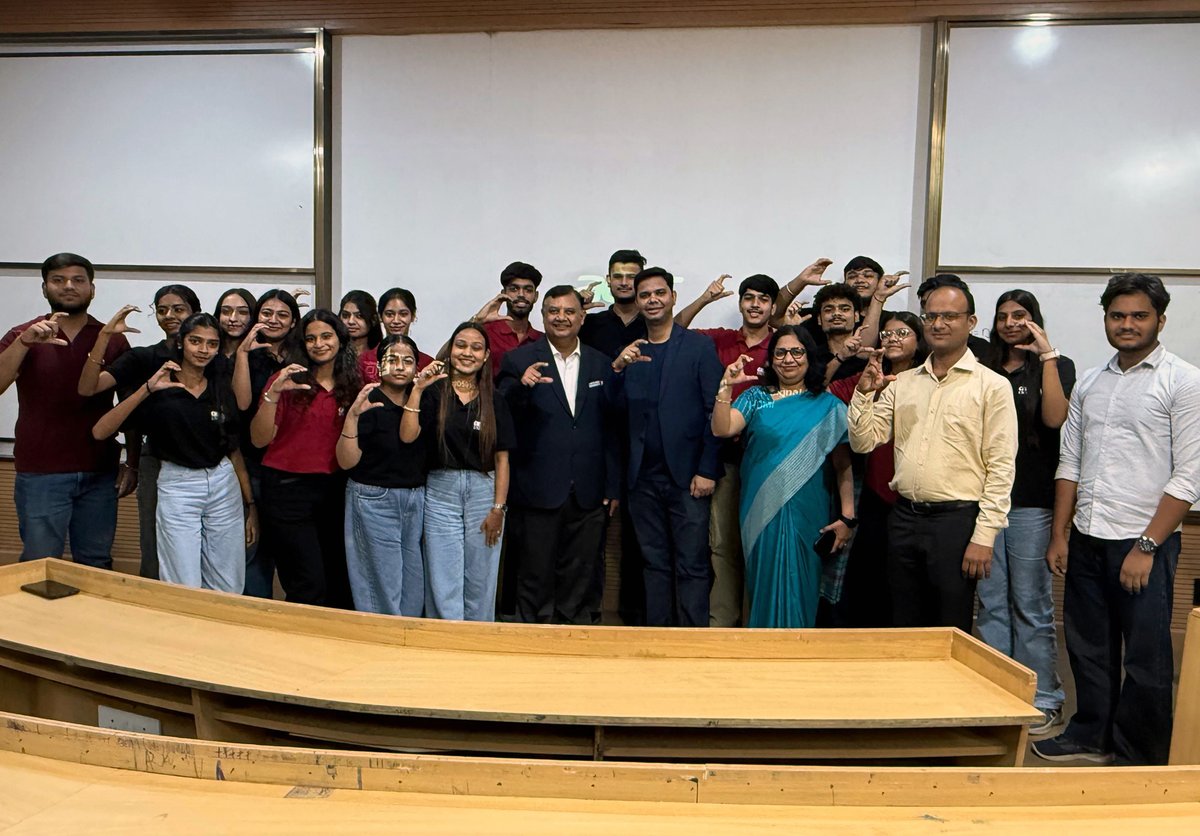 RaymachTech's tweet image. Honored to engage with the bright minds at Chitkara Business School.

Our CEO, Mudit Verma, shared how AI, data &amp;amp; real-time analytics are redefining airline operations.

The next gen of aviation leaders is ready for takeoff! ✈️
#RayMach #FutureOfAviation