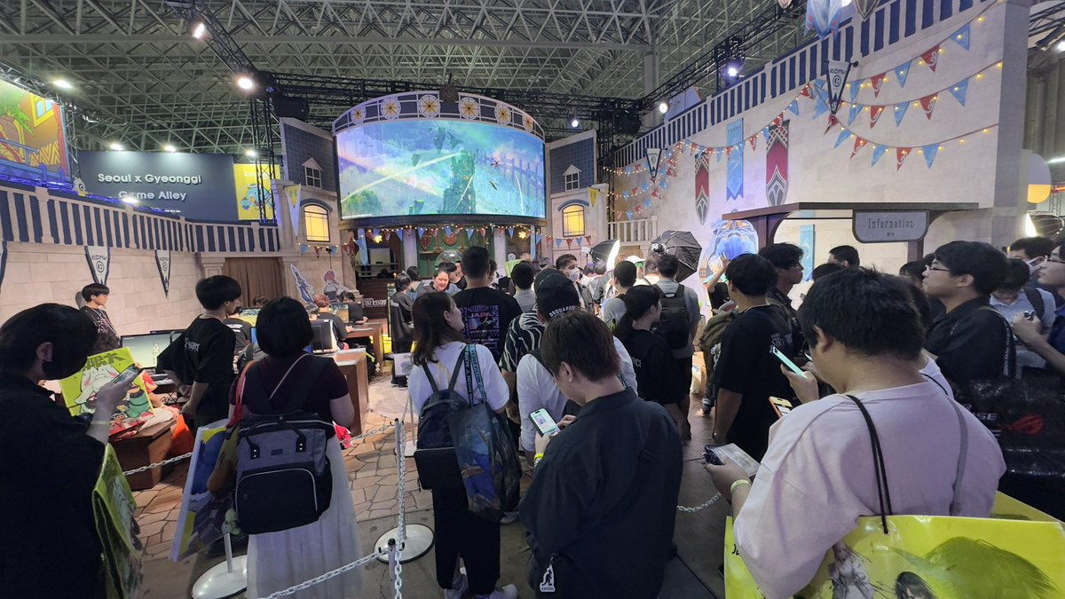 pandanekooo's tweet photo. TGS2025、なんとか無事に終わりました〜！✨
出展であんまり遊べなかったけど、差し入れいっぱいありがとう〜🫶💗

もうほんとに燃え尽きた…
中秋節はおやすみモード入ります🌕🍡
一週間くらい、のんびりゆるゆる充電させてね〜🎐

#TGS2025 #中秋節 https://t.co/xAVjU2w2Kk