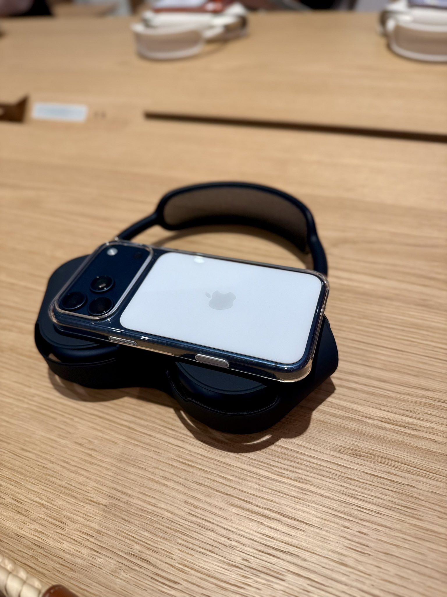 iPhone - あーちゃん様 楽天市場】フィギュア付 iPhone Air iPhone17ケース クレヨン