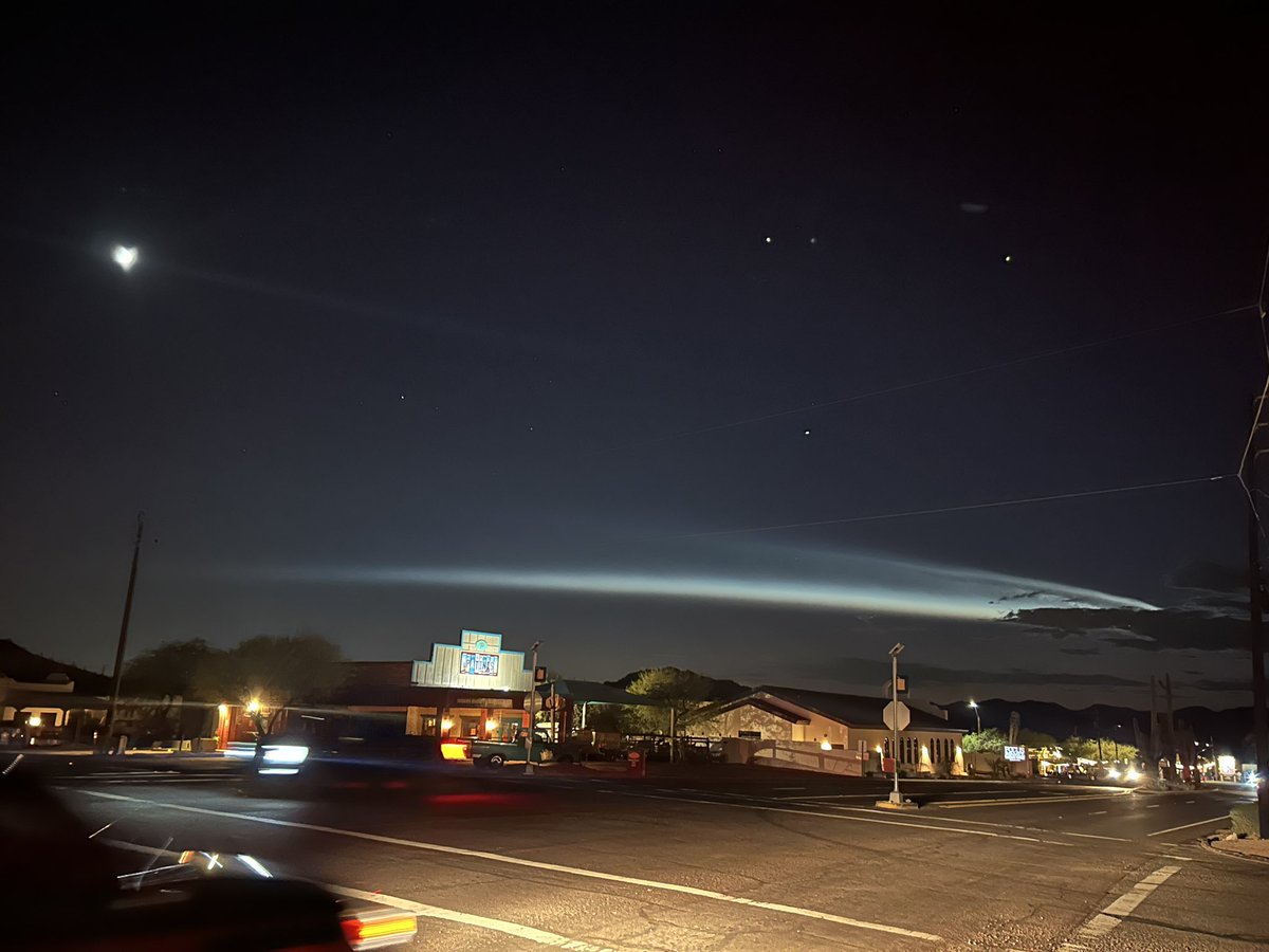 This was in our sky tonight.
Enjoy the show✨.