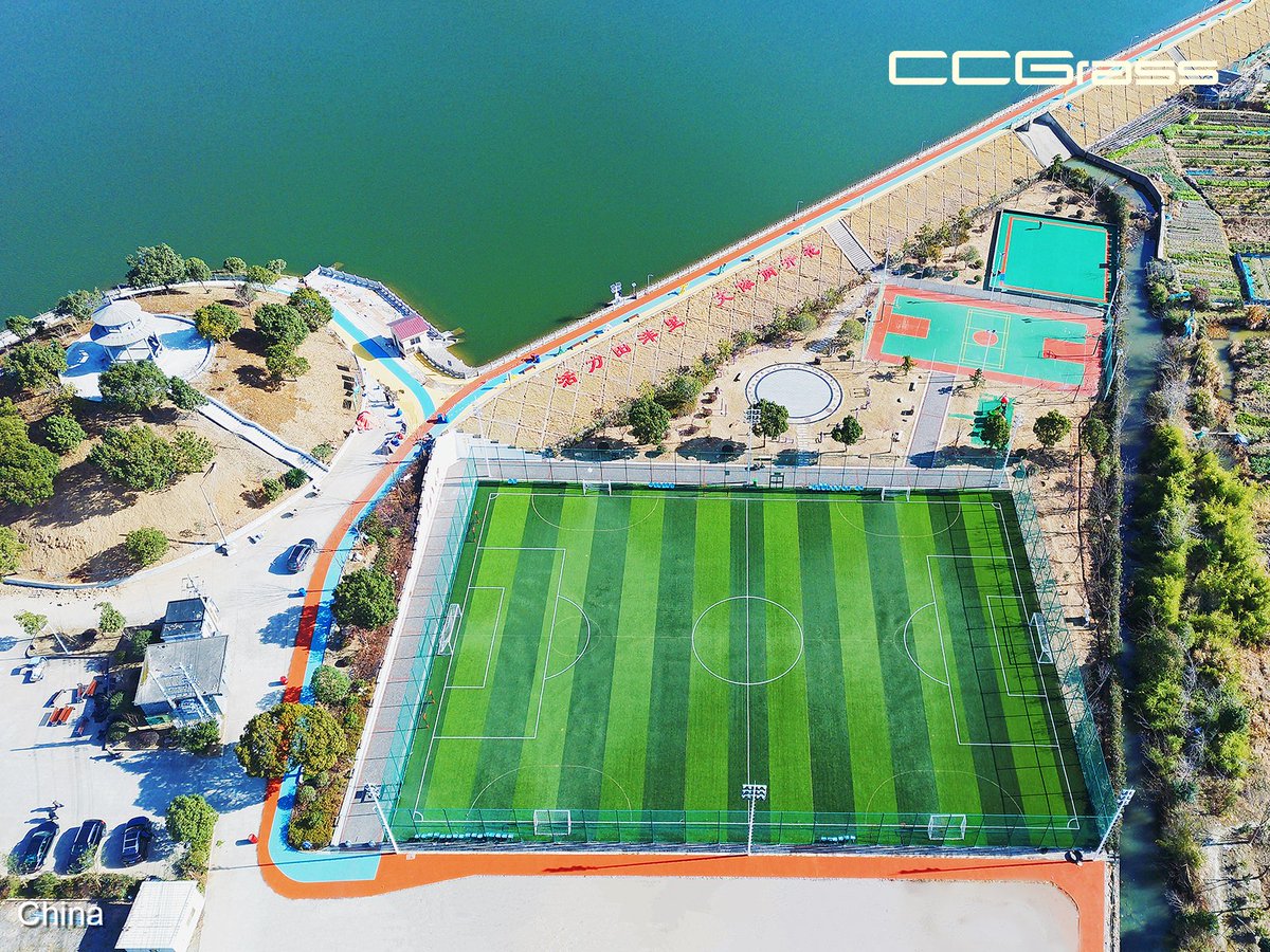 CCGrassChina's tweet image. ⚽ A lakeside football pitch with stunning views!
Built with high-quality artificial turf, this field offers a professional playing surface in a truly scenic setting. 🌿🌊
#footballpitch #syntheticturf