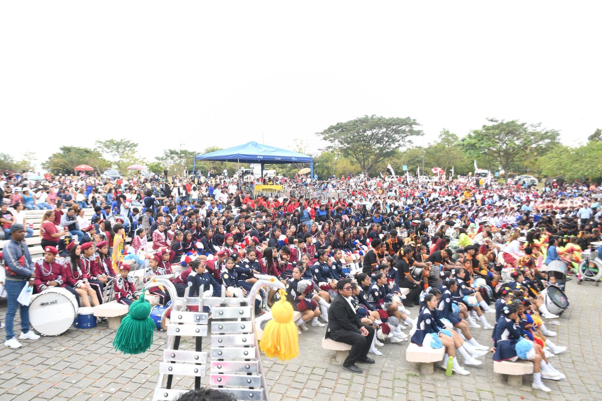Ana_FuentesC's tweet photo. #CopaJuventud
#BandasDePaz
#AquilesAlvarezdeGuayaquil
#TalentoJuvenil
#Guayaquil https://t.co/nrTmyLszi3
