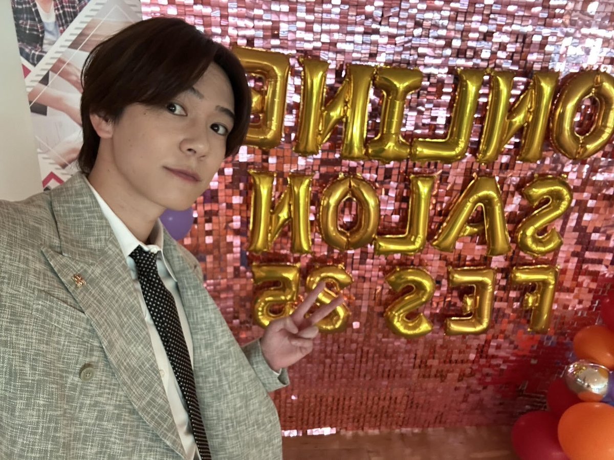 DMM_onlinesalon's tweet image. ⋱ ONLINE SALON FES’25 ⋰

改めまして参加してくださったみなさまありがとうございました✨
熱気に包まれ、会場が一体化した素敵な空間になりました🔥

#内藤秀一郎 さんの自撮りをお届け🤍
イベントフォトブースにてパシャリ📸

#DMM #オンラインサロン #OnlineSalonFES2025 #イベント