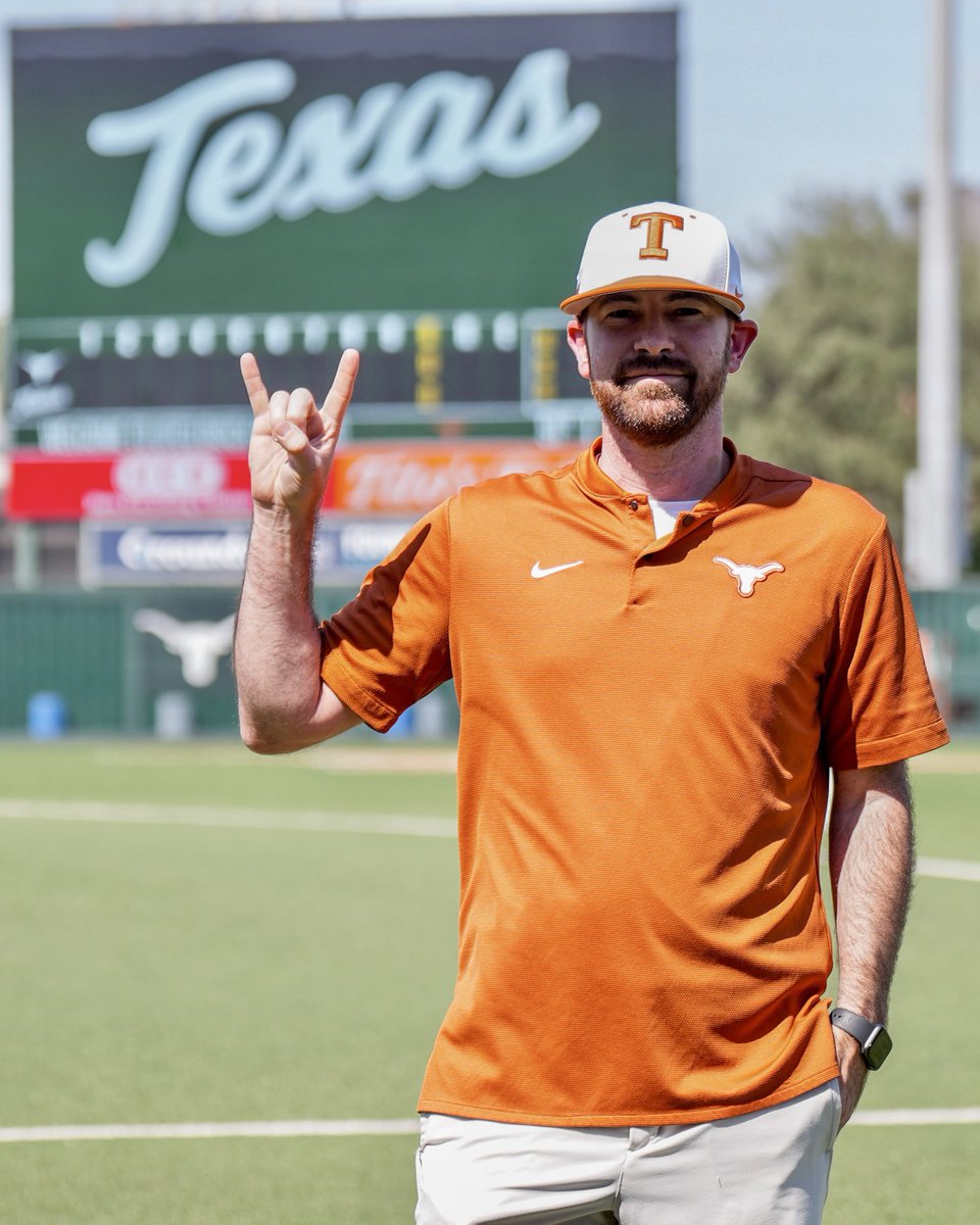 couldn’t let Equipment Manager Appreciation Week pass without shouting out the best in the biz 🤘

#HookEm