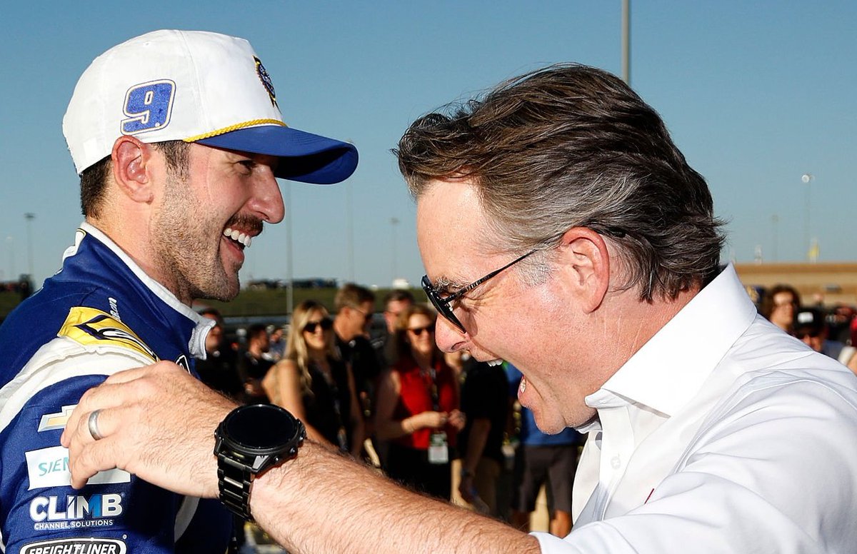 Hendrick Motorsports vice chairman Jeff Gordon congratulated Chase Elliott in Victory Lane after an improbable victory at @KansasSpeedway. Elliott entered the white flag lap in 5th place and took the race lead coming off the final corner. #NASCAR