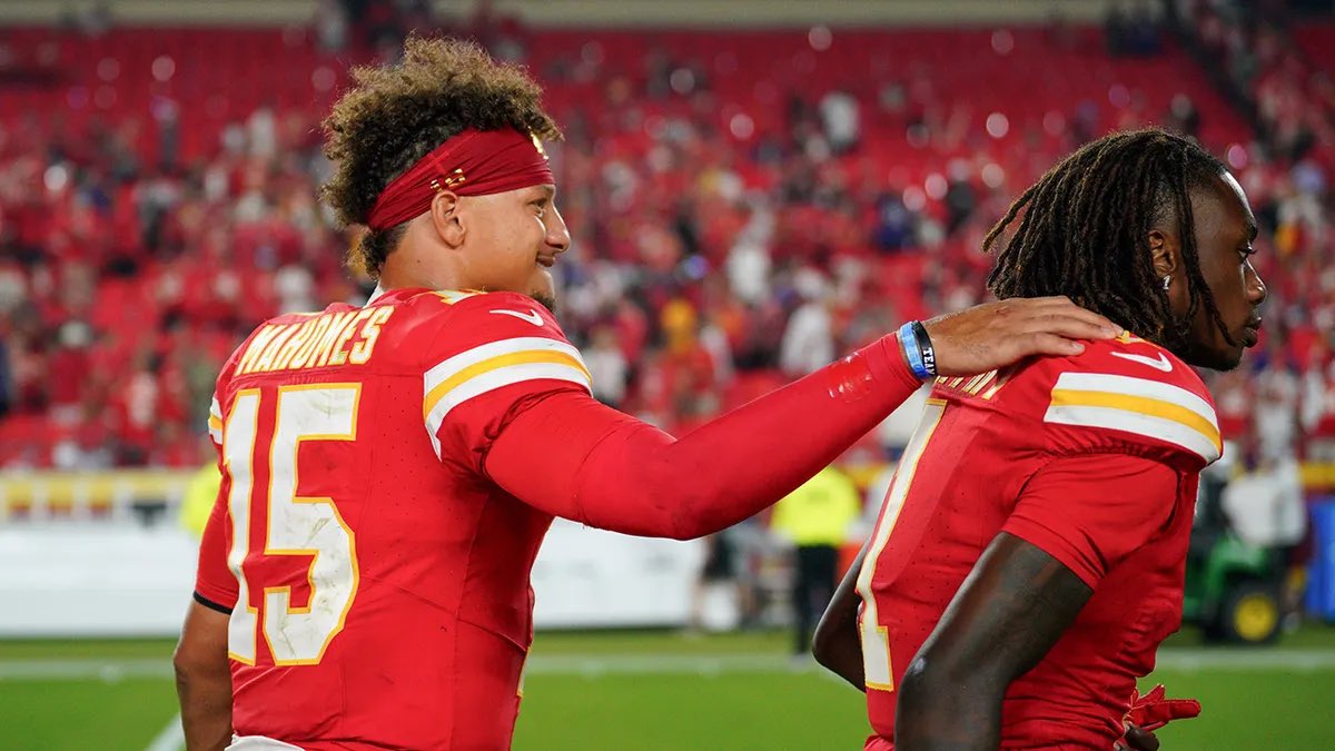 25/37 (67% CMP)
270 YDS
4 TDs
0.32 EPA per play

5 REC
121 TOT Yards
3 plays of 20+

MNF Awaits ❗️