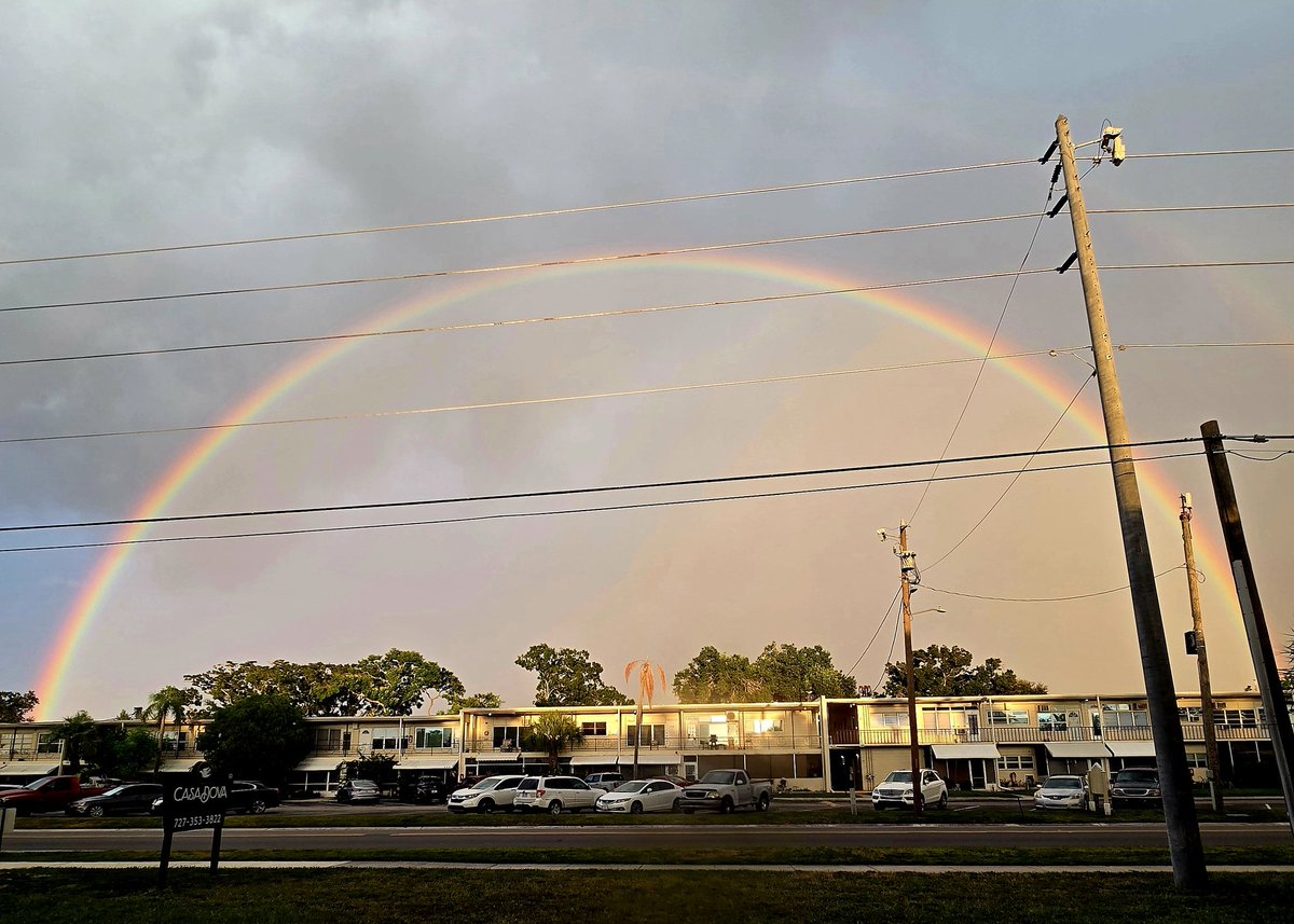 landersen83's tweet image. HAPPY #SUNDAYFUNDAY !!! Rainbow in #KennethCity formed right before the rain came! Perfect way to end the night! 😍🌧 🌈 

#WeatherNerd #Pinellas #RainBow #HurricaneSeason #FLWx #Florida #S24UltraPlus

@mcclureWX @Jlinkerwx @PaulFox13 @bn9weather