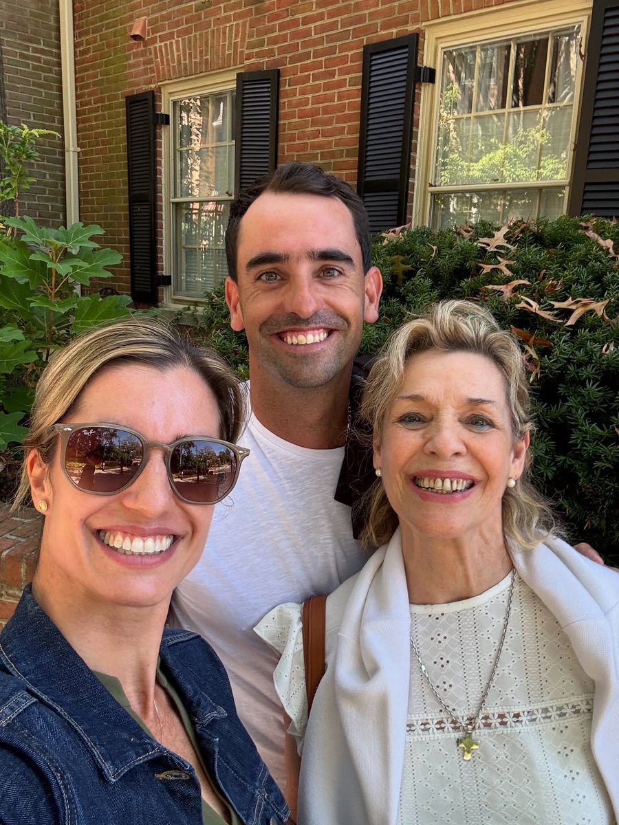 The Lord gave me this mother and sister and I can’t thank Him enough for it 🙌🏼