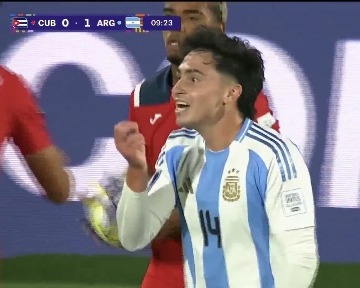 🇦🇷 Expulsado Santiago Fernández

El defensor de #Talleres vio la roja a los 10 minutos en el debut de Argentina Sub 20 frente a Cuba.