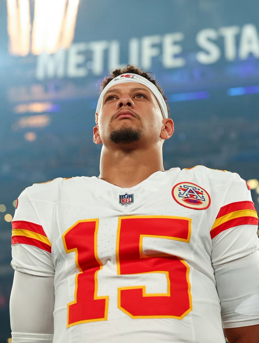 Patrick Mahomes through 4 games 

939 passing yards 
130 rushing yards
1,069 total yards
7 passing touchdowns 
2 rushing touchdowns 
9 total touchdowns 
1 interception 

Not bad for a washed QB