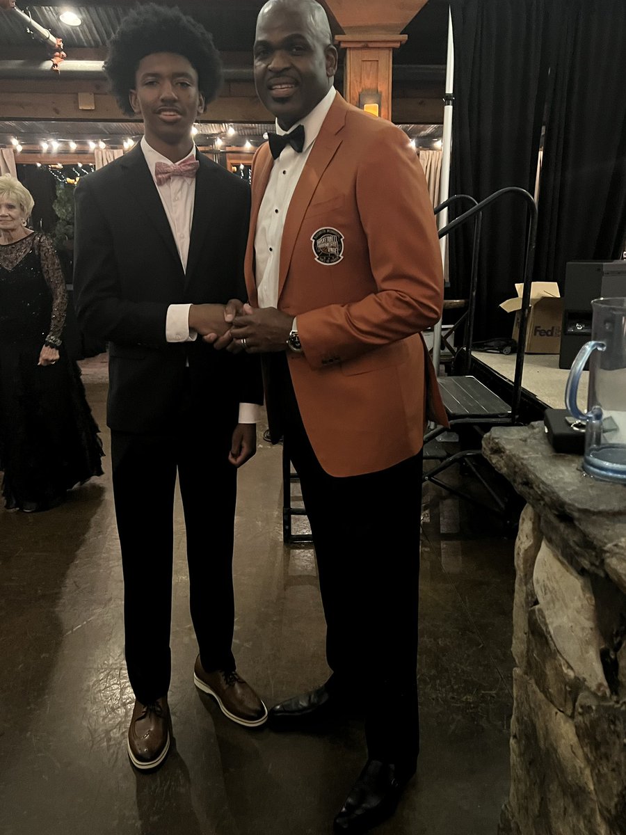 Noah Diggs (@noahdiggss) on Twitter photo Had a great time last night attending the 3rd annual evening for the future. I enjoyed learning and meeting people at the Nate McMillan Foundation. Had a great time last night attending the 3rd annual evening for the future. I enjoyed learning and meeting people at the Nate McMillan Foundation.