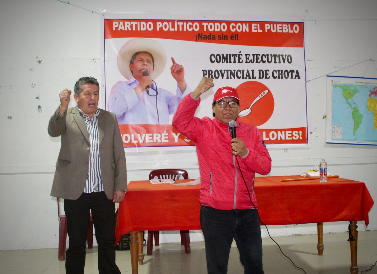 RobertoSanchP's tweet photo. ✊ Juntos por el Perú llevó un saludo fraterno al Encuentro Regional de Todos con el Pueblo en Cajamarca, compartiendo unidad junto al Dirigente David Barboza y Mercedes Castillo Terrones, hermano del presidente Castillo.

🚩 Desde Chota, tierra de dignidad y resistencia, reafirmamos la lucha por la libertad del presidente Pedro Castillo, la restitución de su Gobierno y la forja de la Primera Constitución del Pueblo.

💪 ¡La esperanza sigue viva y el pueblo nunca será derrotado!

#JuntosConElPueblo #JuntosPorElPerú #PedroCastilloLibertad #ConstituciónDelPueblo