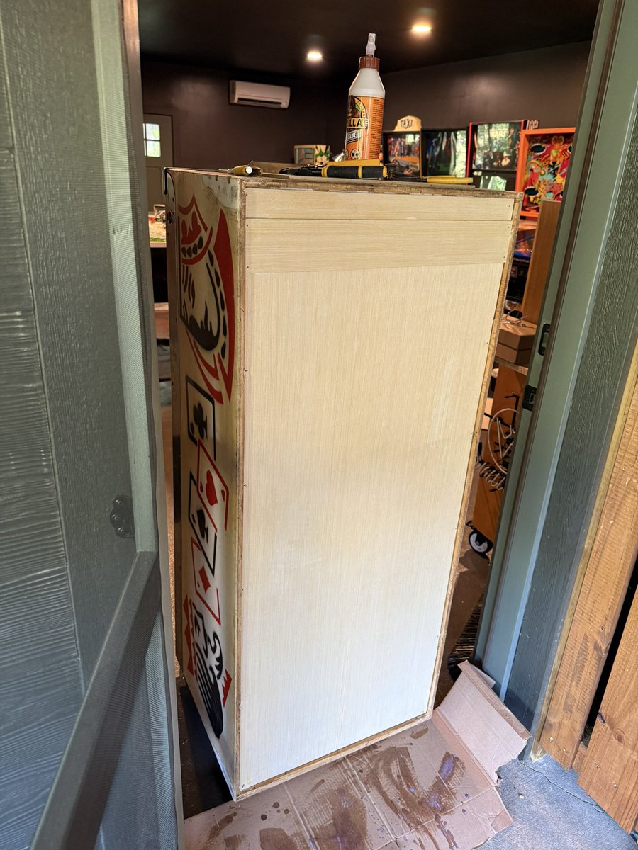 Started working on Card Whiz today. Replaced the bottom of the cabinet and tore down the topside. Diiiiirty