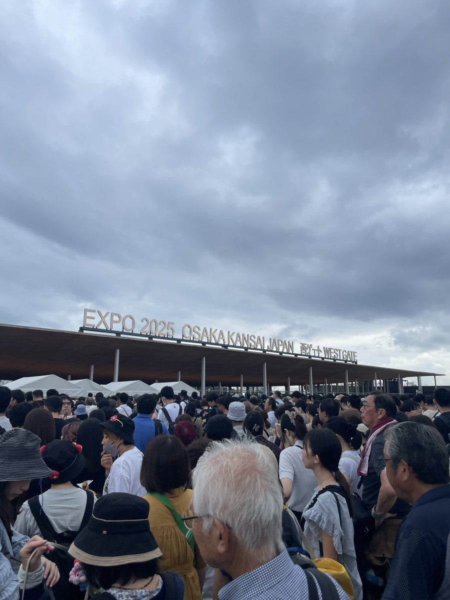 ９時万博なう