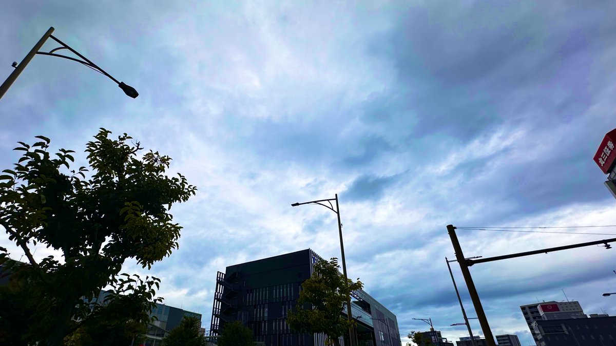 おはようございます！
愛知県一宮市は曇り☁️

出張つづきで少し間が空きました🙇‍♂️
気づけば風も秋めいてきて、季節の変わり目を感じますね
体調管理にはどうぞお気をつけください🍂

では今週もほどほどに
よろしくお願いします！

#企業公式が毎朝地元の天気を言い合う