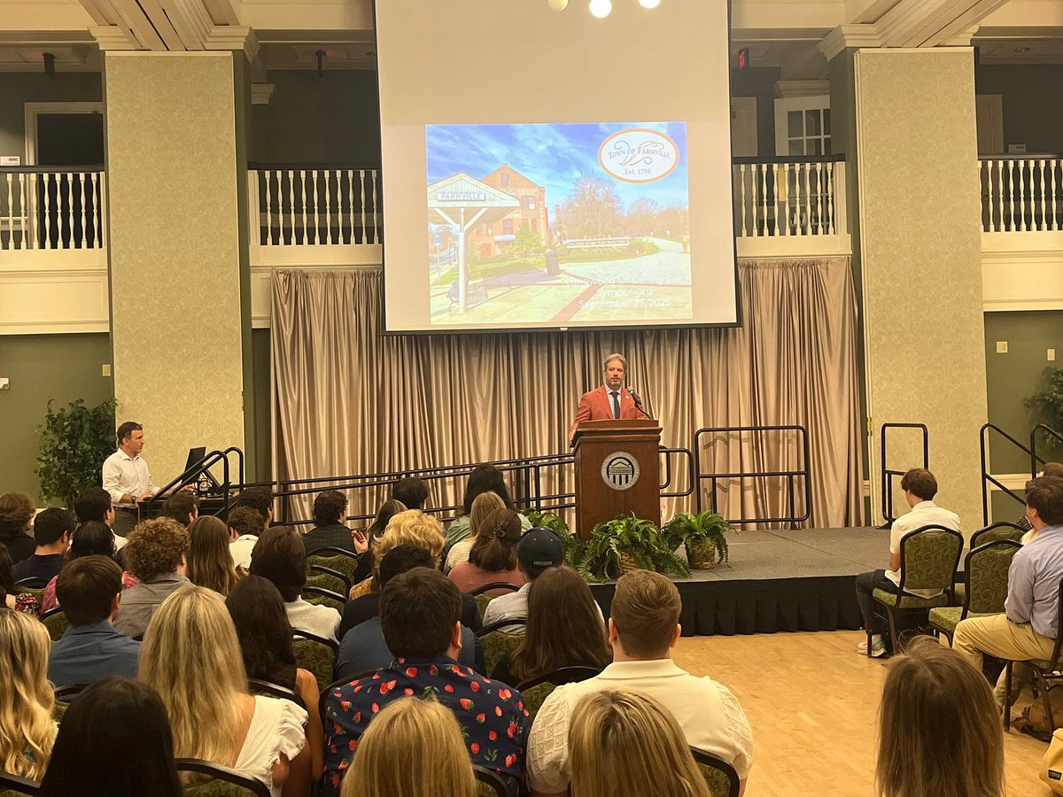 Last week I keynoted <a href="/longwoodu/">Longwood University</a> Fall Symposium, challenging seniors to consider: How can Farmville use public green space &amp; outdoor recreation to grow sustainably, improve quality of life, &amp; preserve nature? Always proud of LU’s Civitae program. #farmvilleva #longwooduniversity