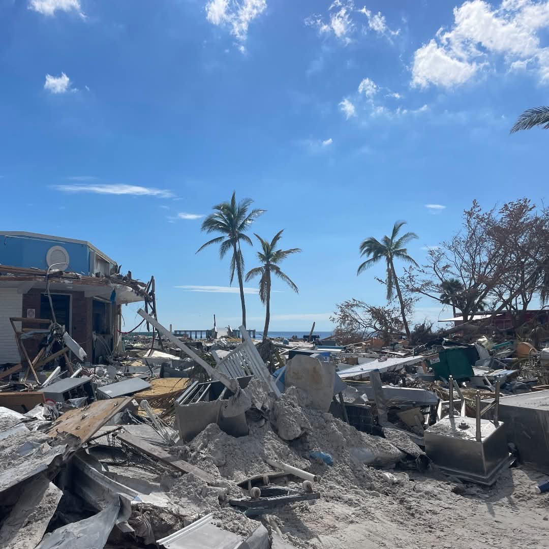 KaroleWithaK's tweet image. 3 years ago today #HurricaneIan2022 dealt a devastating blow to my #SWFL community. Everyone I know had some damage whether it was minimal or awful. I proudly stand with everyone who continue to help others still affected, because we're #SWFLStrong! 🙏🙏🙏