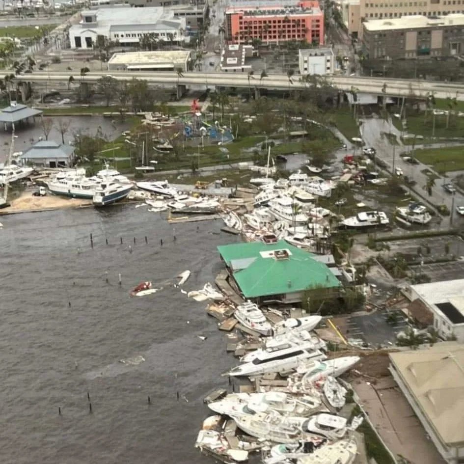 KaroleWithaK's tweet image. 3 years ago today #HurricaneIan2022 dealt a devastating blow to my #SWFL community. Everyone I know had some damage whether it was minimal or awful. I proudly stand with everyone who continue to help others still affected, because we're #SWFLStrong! 🙏🙏🙏