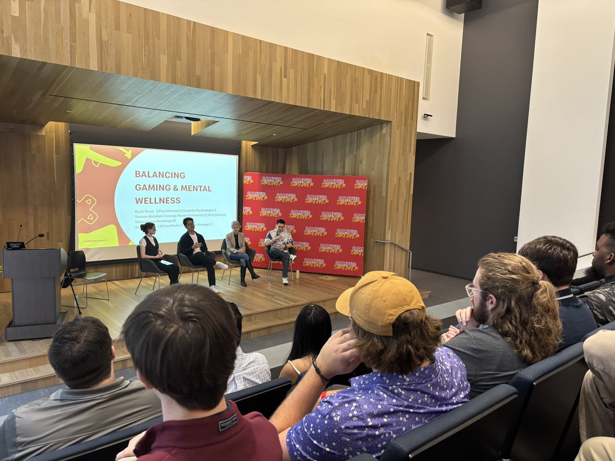 alyssaduran00's tweet photo. A big takeaway that I took from Campus Takeover DMV this weekend was to be the change you want to see in the world. 

I found this highly relevant to the mission that we are focusing on this year at SU which is to refocus our resources into our own local and regional community. https://t.co/kl5YJNC8ml