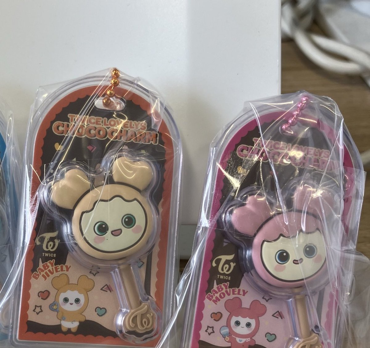 mina_TYK's tweet photo. TWICE 交換　チョコチャーム

譲）モモ、ジヒョ

求）ミナ、ツウィ

都内手渡し＞郵送

#TWICE交換　#TWICEチョコチャーム https://t.co/gTdZ9SCfag