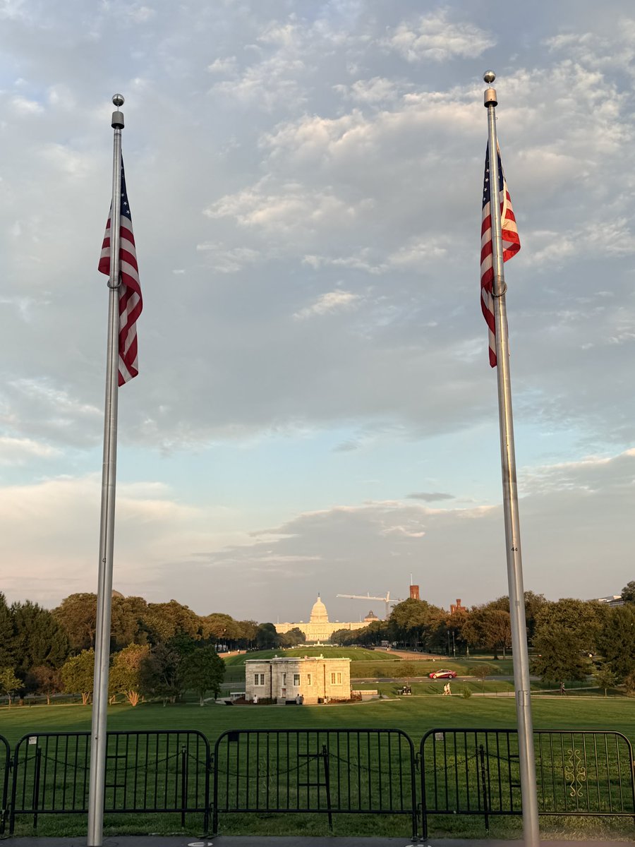 Rheise's tweet photo. @elonmusk @StephenM I was just there for business meetings and was happy to see that the city looked clean and safe. https://t.co/VWl7PtYXCh