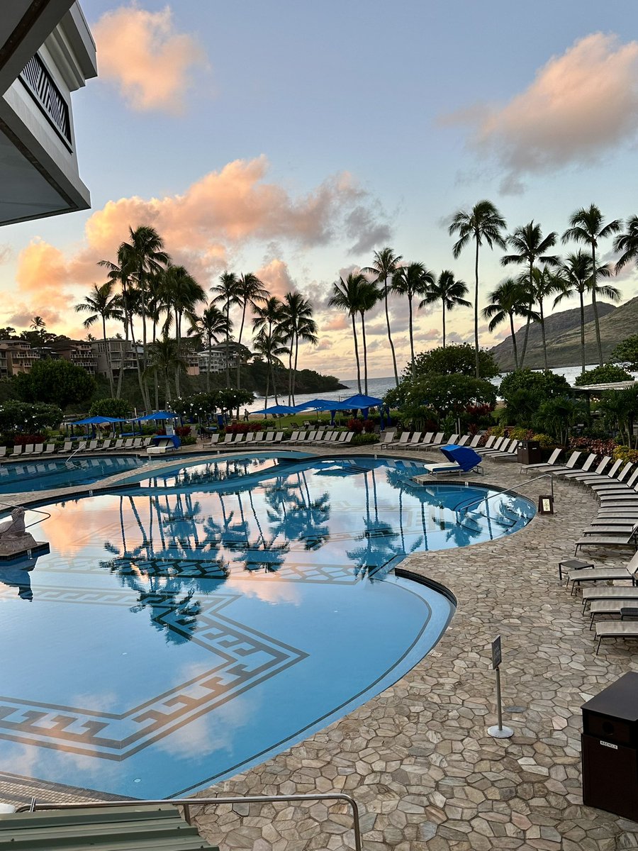 ebworswick's tweet photo. Hawaii 🌺🌅❤️  time with the fam. https://t.co/dZ0twZ2bqw