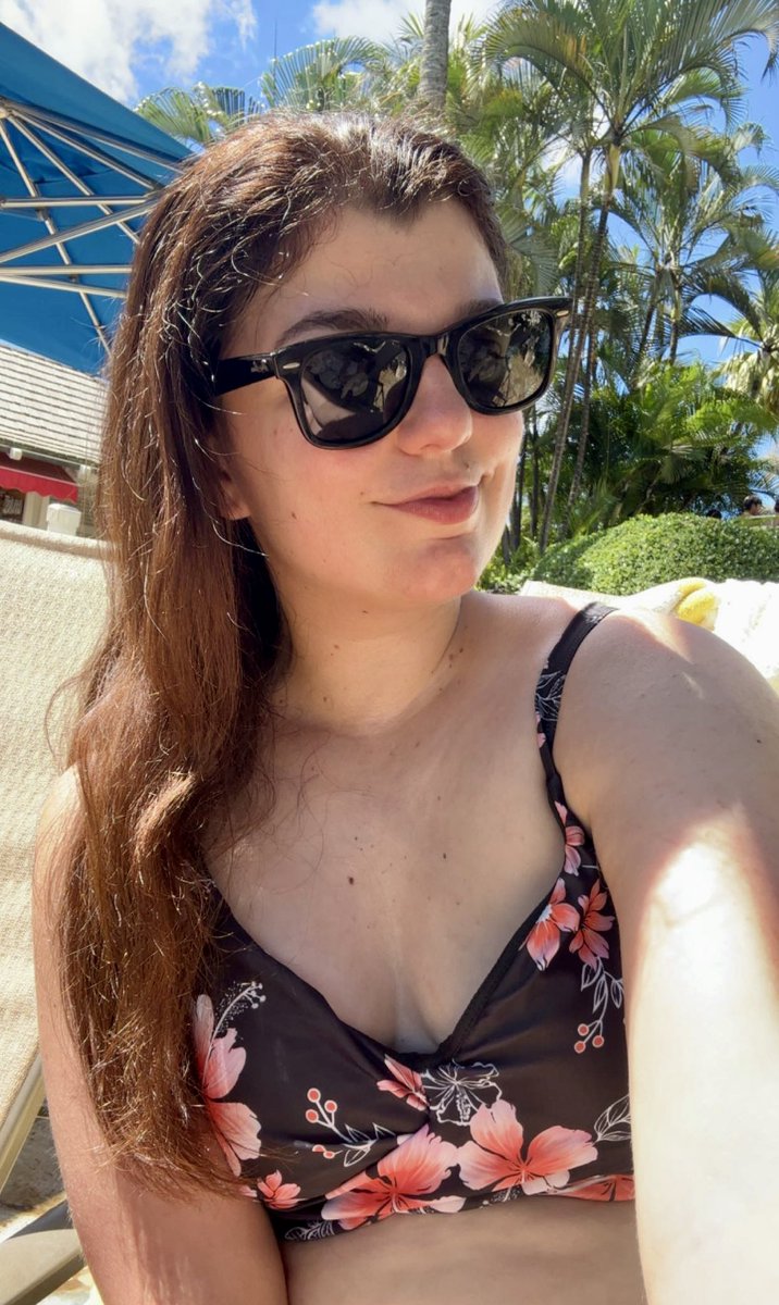 ebworswick's tweet photo. Hawaii 🌺🌅❤️  time with the fam. https://t.co/dZ0twZ2bqw