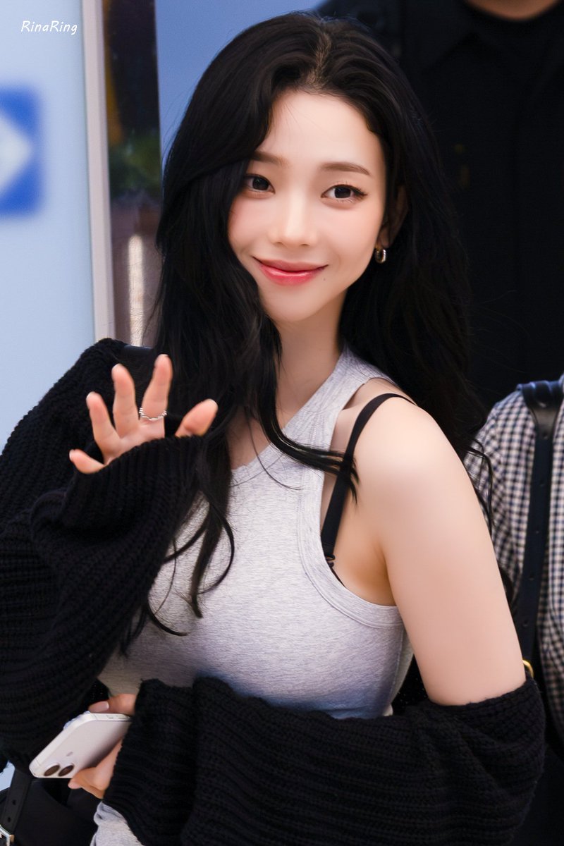 RINARING9's tweet image. 250928 GMP 입국
🫠🫠
#카리나 #karina #カリナ #aespa #에스파