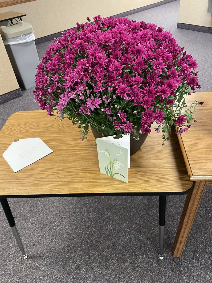 spencerk7atty's tweet photo. Currently I am serving as the bishop of the Oak Grove Ward of the @LDSchurch  in Gladstone, Oregon. After Pres Nelson passed away last night, and today’s horrific evens in Michigan, some kind-hearted individuals brought flowers! There is good in the world!!! https://t.co/OyPC4oTrHO