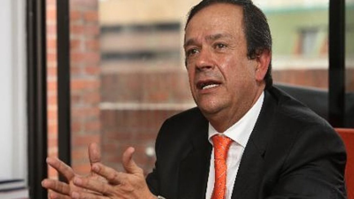 Édgar El Pote Gómez candidato al Senado por el Partido Fuerza de Roy Barreras. Así lo informó a <a href="/La1230am/">La1230am Bucaramanga</a> un vocero de Fuerza al terminar hoy una reunión. Dijo, además, que el exgobernador Mario Camacho, dirigirá esa campaña. Es posible alianza con el Verde. Este lunes mas datos